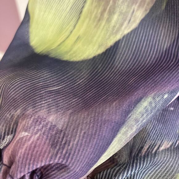 Exotic Feather Leaves Print Blouse w/tiny ruffles on shoulders - Picture 6 of 12